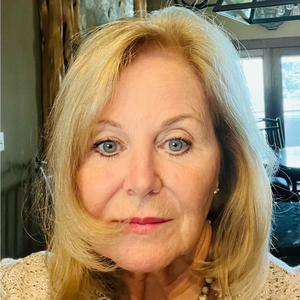Meet your Posher, Carolyn
